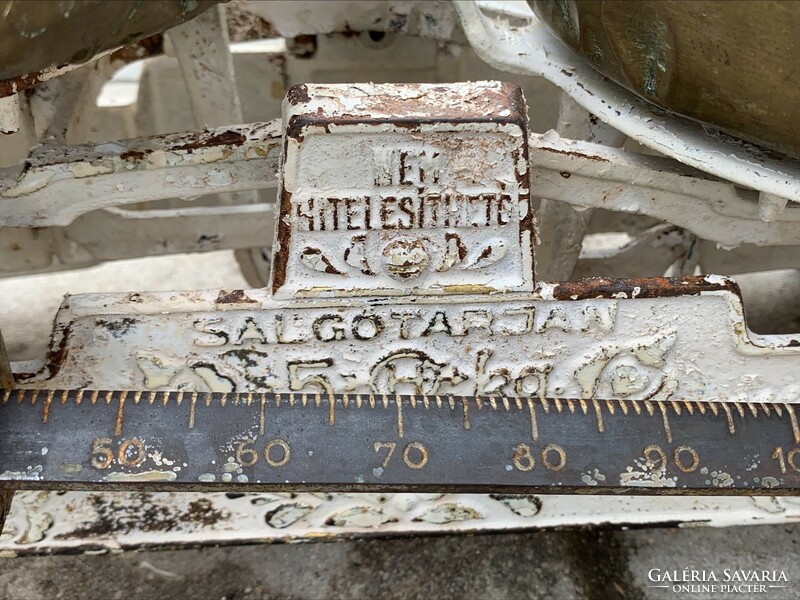 100-year-old Salgotarján scale with weights