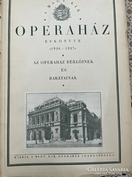 A Magyar Királyi Operaház évkönyve 1925-1926, 1926-1927, 1927-1928.