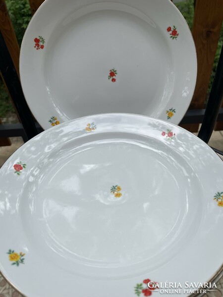 Zsolnay 5 flat plates with yellow and red flowers