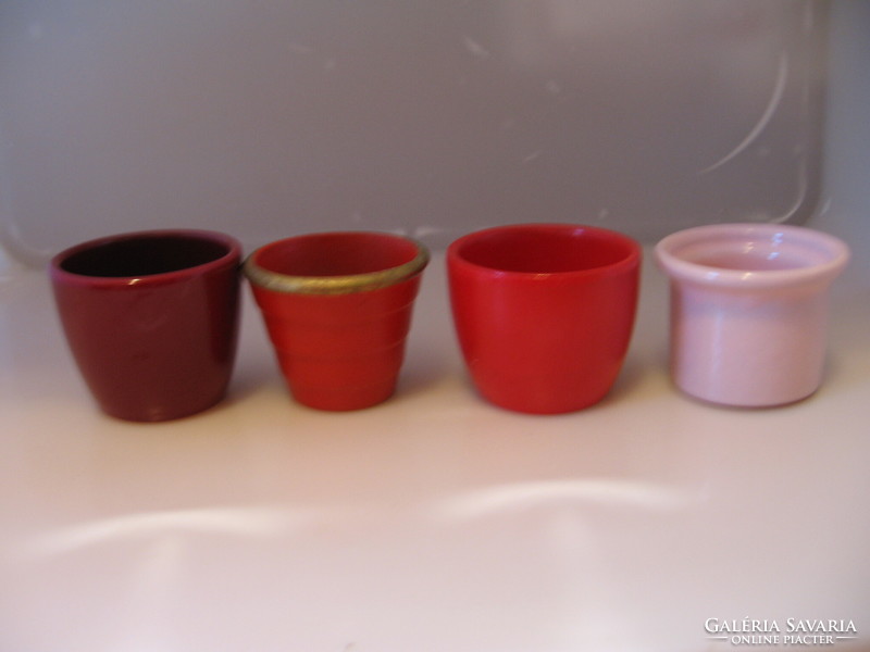 Small ceramic bowls in pieces