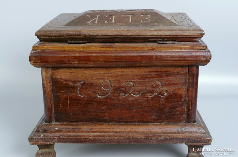 Old carved wooden leaf chest, jewelry holder.