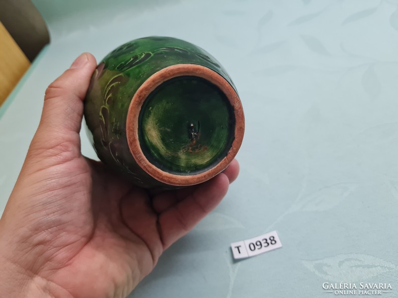 T0938 Korund green black vase 18 cm