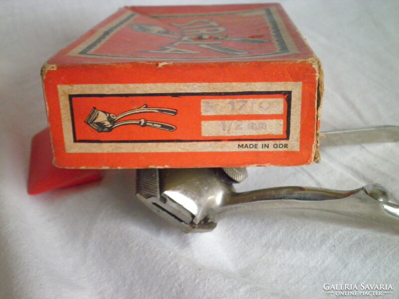 Retro strela manual hair clipper in original box