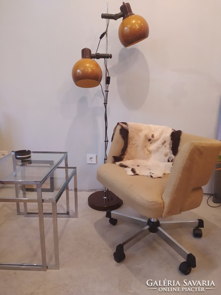 Retro design swivel club armchair
