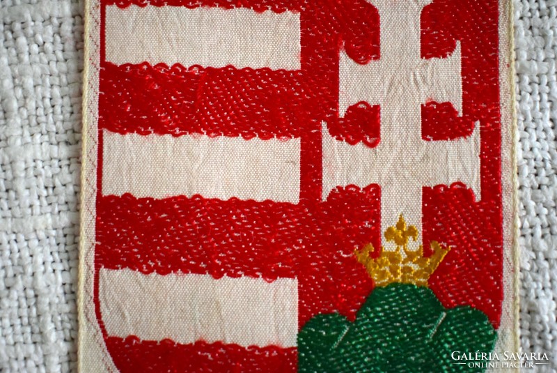 Magyar címer textil felvarró műselyem , Zugló Bp.XIV lebombázott üzeméből mentve 40-es években ERVIN