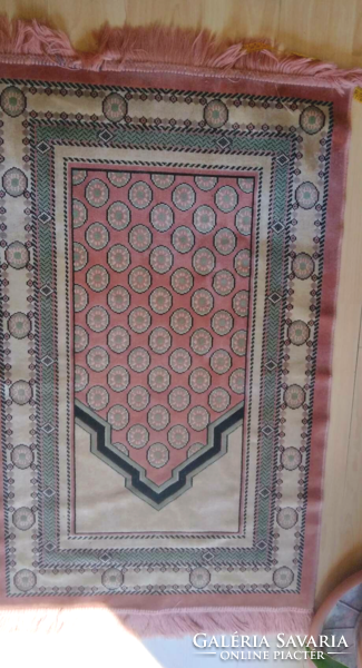 Különleges, art deco-ra emlékeztető mintájú, pasztell árnyalatú, retro műselyem szőnyeg