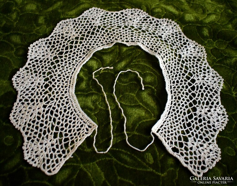 Crocheted needlework lace collar, dress accessory, inner length 42 cm, width: 8 cm
