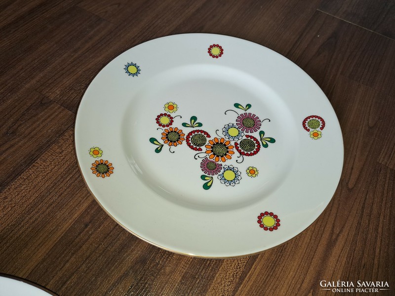Porcelán tányér 3 darab
