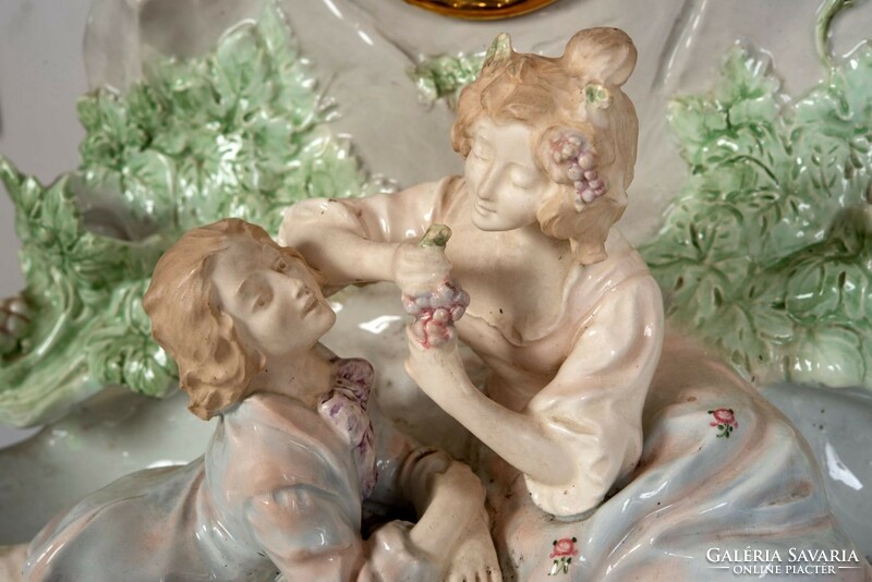 Szecessziós kerámia óra szőlő szedő gyermek figurákkal