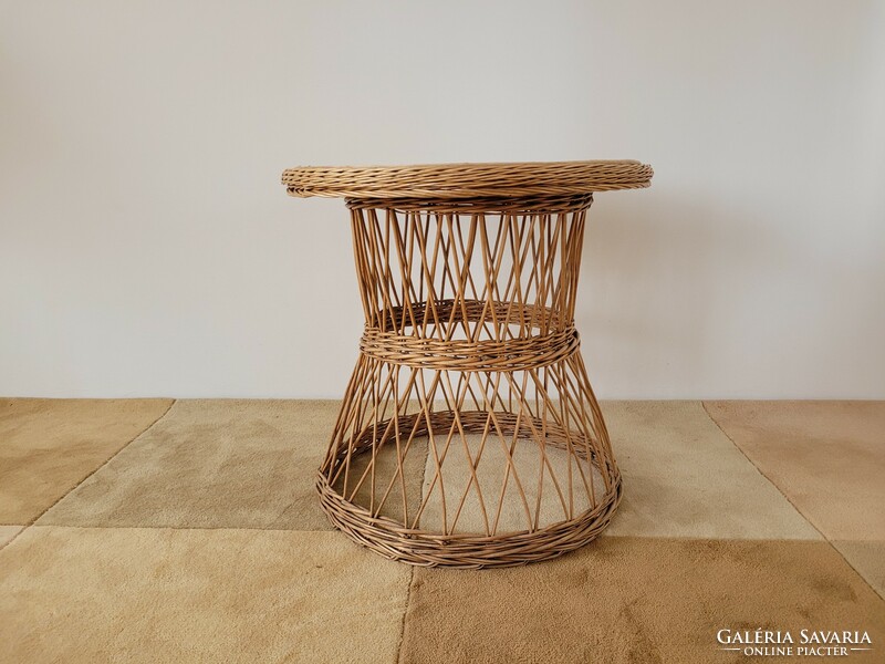 Retro régi kerek kerti rattan asztal fonott vessző bútor