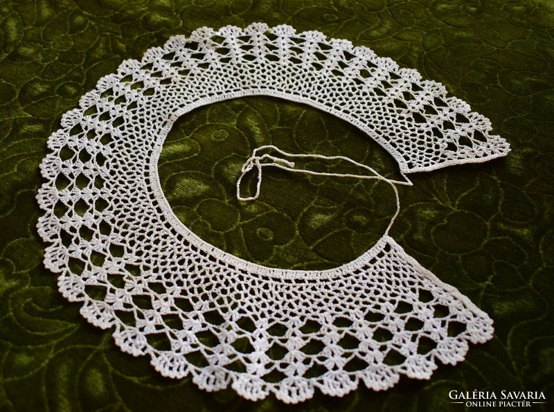 Crocheted needlework lace collar, dress accessory, inner length 48 cm, width: 8 cm