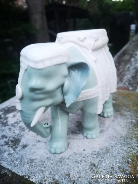 Antik elefánt porcelán különleges ritkasàg. Videó is készült róla