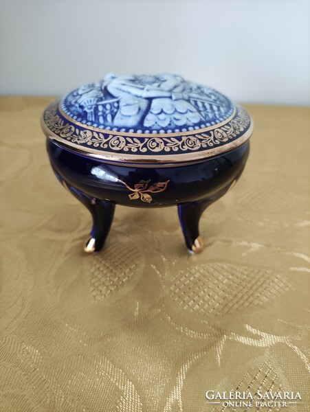 Német porcelán PM  kobaltkék, barokk stílusú romantikus bonbonier, ékszeres doboz