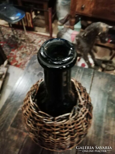 Fonott régi üveg, petróleumos talán előtte boros demizson, nagy méretű, padlóvázának eladó