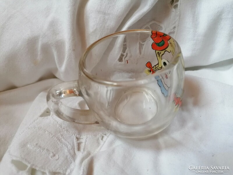 Special glass cup, painted with a little girl's head motif, the little girl's eyes move
