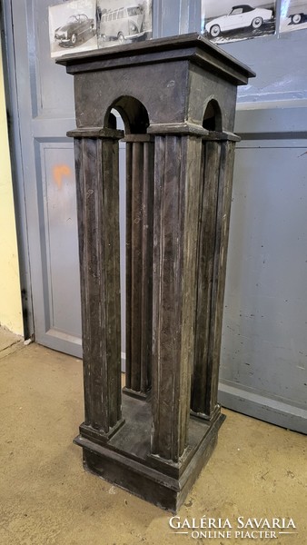 Black marble pedestal-flower-holder-column