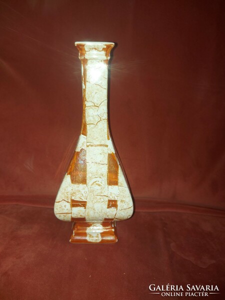 Különleges, porcelán váza, 28 cm magas, jelzett