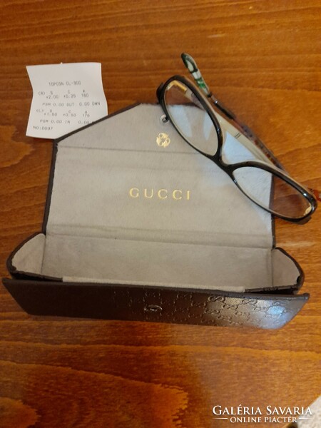 Women's Gucci glasses