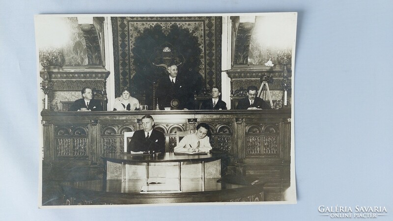 Old photo of the council hall of Budapest's New Town Hall