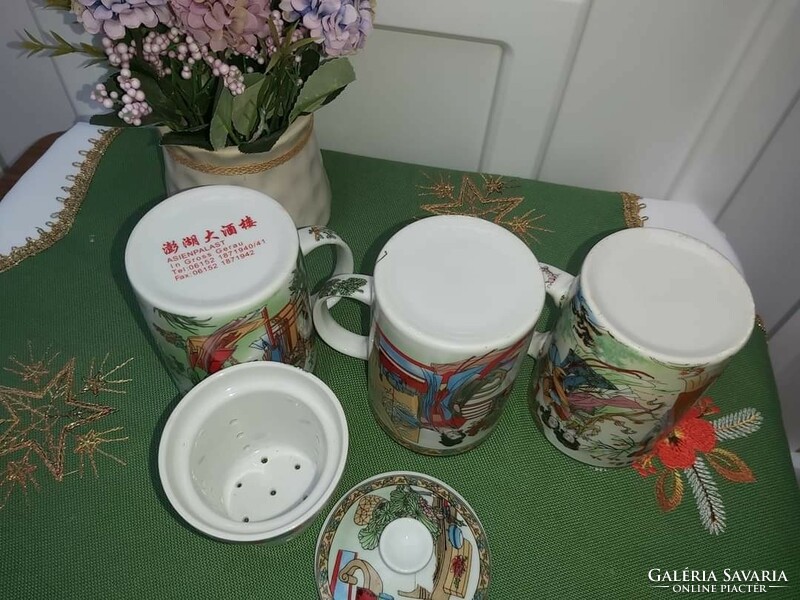 A beautiful Chinese scenic mug, a collector's item with a tea strainer