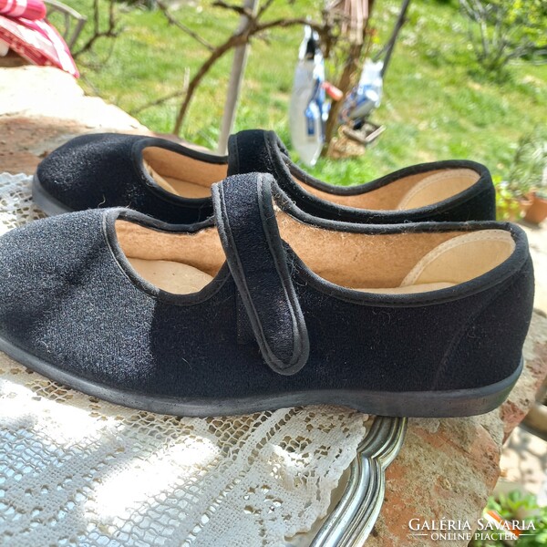 Handmade black velvet small ballerina shoes