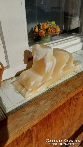 Leáraztam! Egyedi márvány Szfinx szobor könyvtámasz ajtótámasz különleges tejsárga, erezett színü