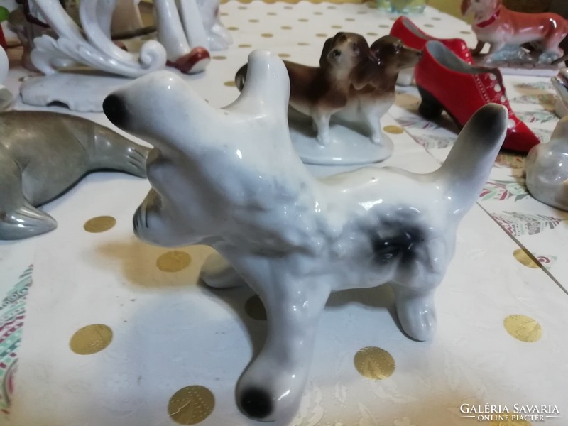 Alba Júlia porcelán kutya hibátlan állapotban van