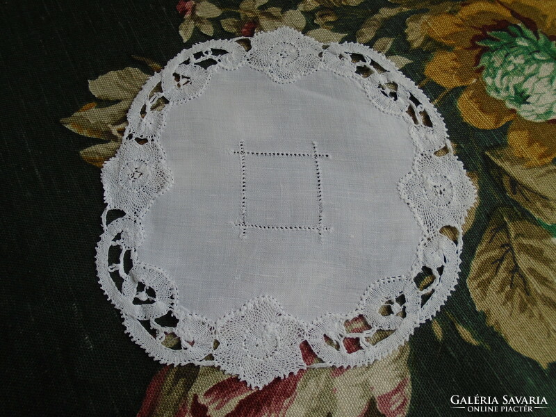 16 cm diam. Antique, handmade green lace round tablecloth.