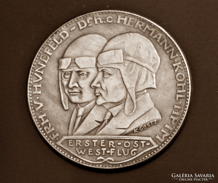 War and Aviation themed commemorative medal #4