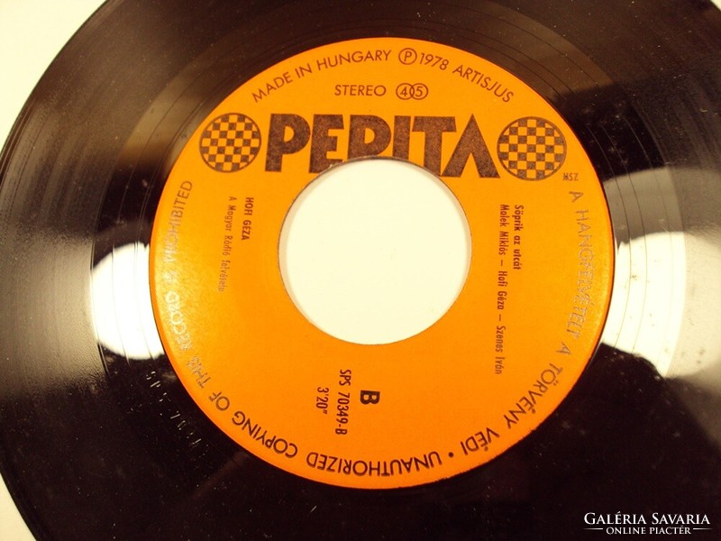 Old, retro vinyl record pepita hofi gauze relax 1978