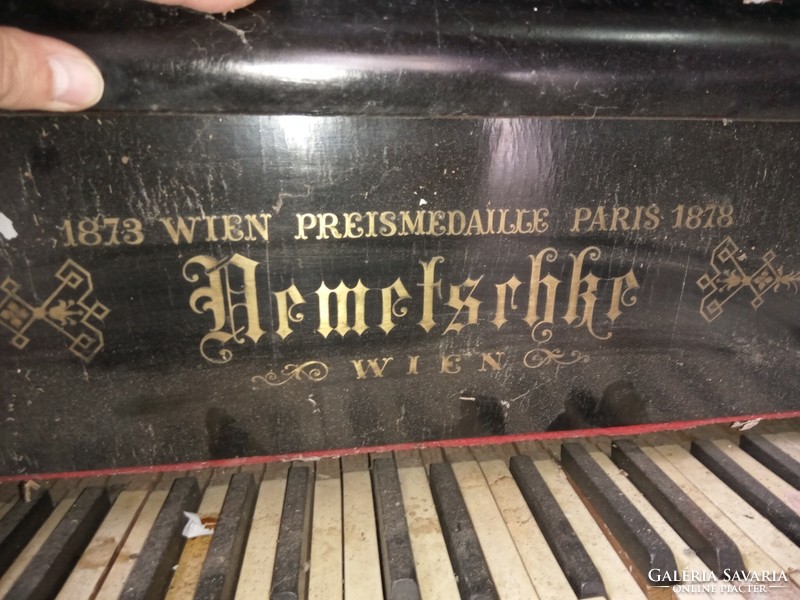 Piano in bad condition