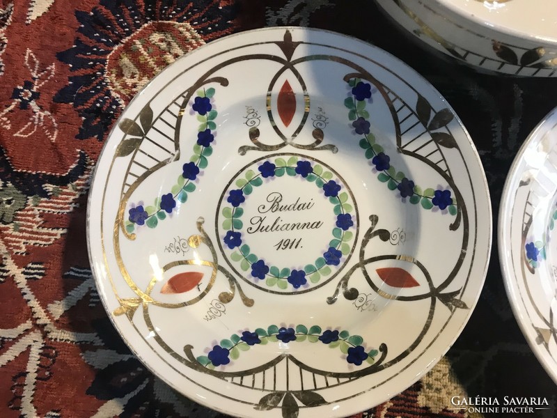 Wall plates with the date 1911 and a scone or stew dish