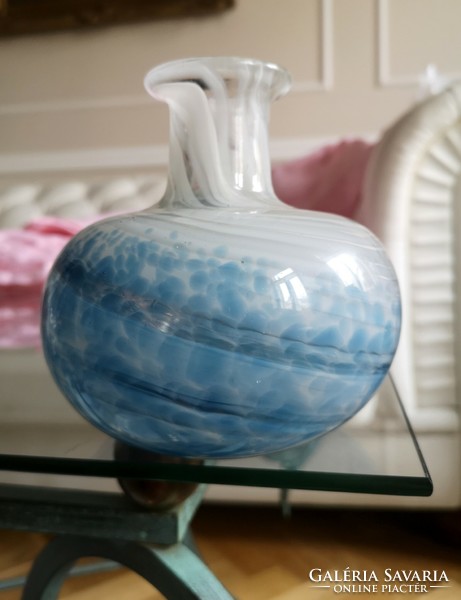 Fújt váza, buborék hasú muránói üveg, kék-fehér tejút