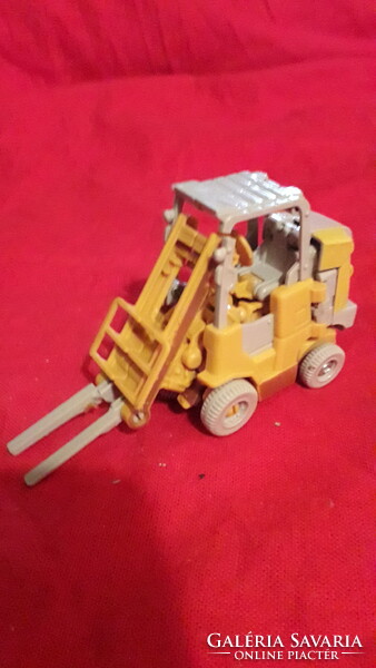 Retro traffic goods bazaar transformers / forklift figure vehicle according to the pictures