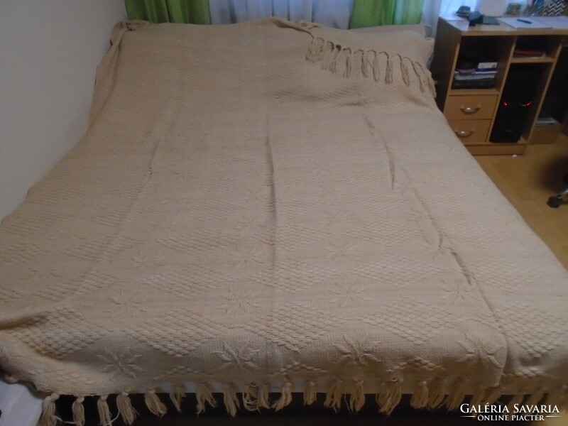Cream colored cotton double bed blanket