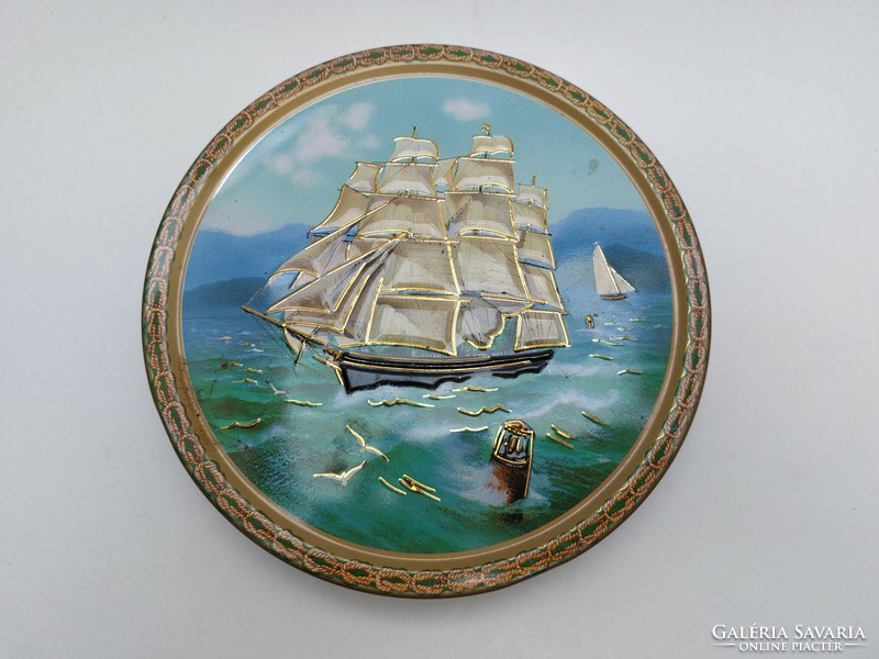 Metal box convex sailing ship pattern round biscuit box