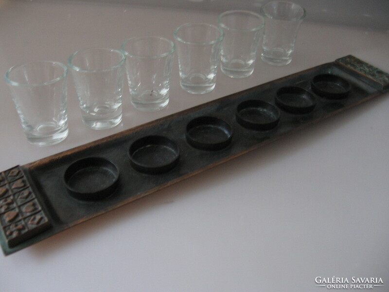 Pálinkás, likőrös pohár készlet póker mintás iparművészeti réz tálcán