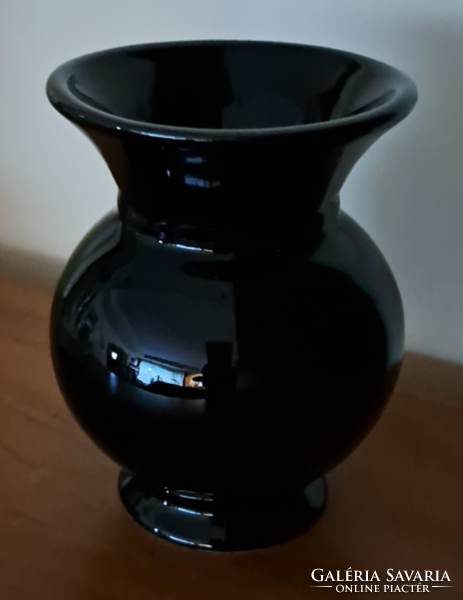 Black ceramic vase 15 x 10 cm