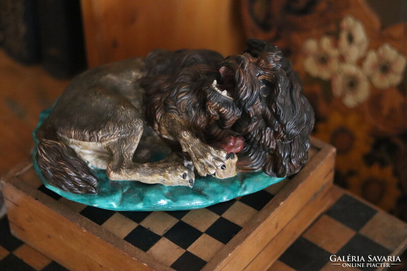 18 századi Meissen stílusú porcelán kutya szobor