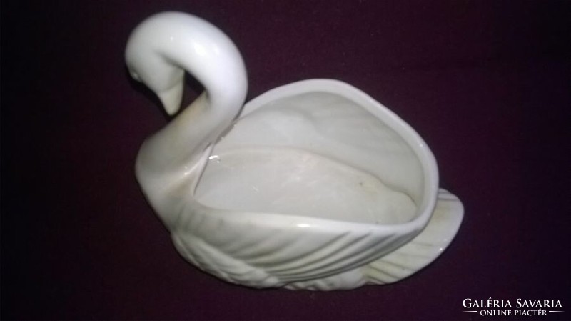 Pici, ceramic swan, shelf decoration or offering, basket - 02.