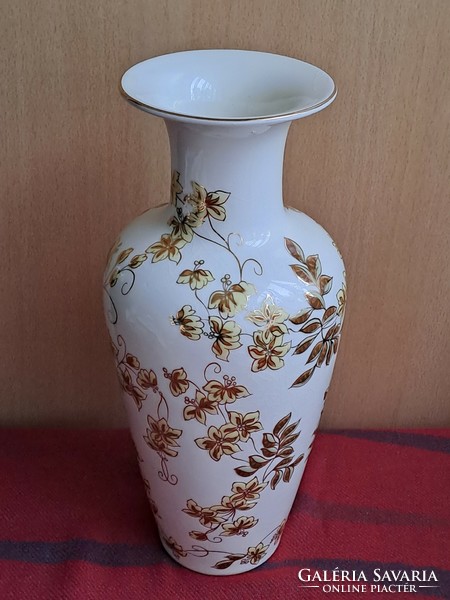 27 cm.! Zsolnay, kézzel festett virágmintás váza gazdag aranyozással