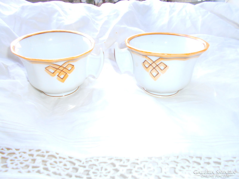 Elbogen porcelán csésze-szép , kímélt darabok- különleges fülkialakítás