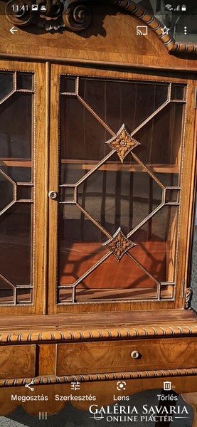 Gyönyörű antik vitrines fiókos szekrény