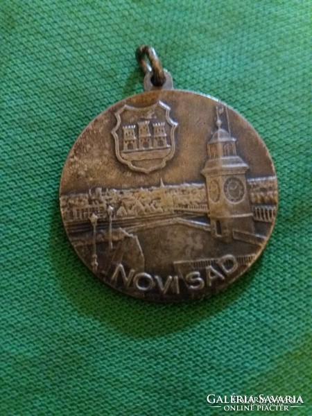 1981.Novi Sad - Újvidék a 36. asztalitenisz világbajnokság érme ezüst azaz II. hely a képek szerint