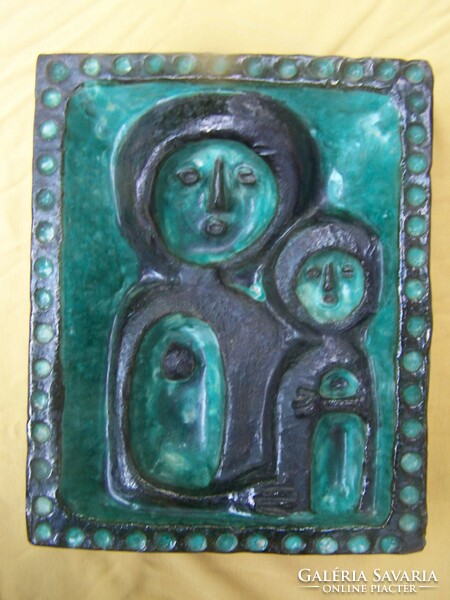 Papp János keramikus (1934-2004): Madonna mázas dombormű falikép, jelzett, 23 x 18 x 6,5 cm
