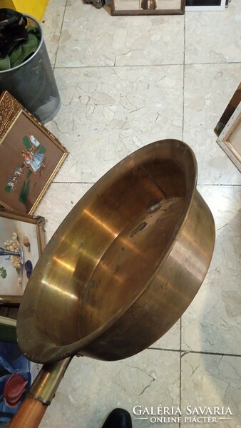 Antique heavy copper bed warmer, size 65 cm, for living room.