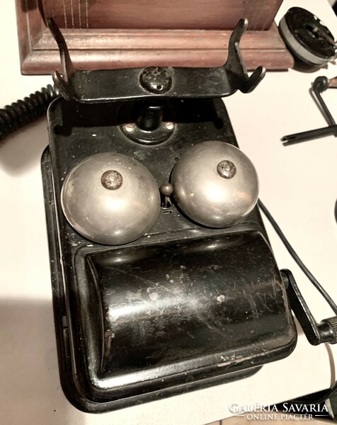 Vintage crank vinyl phone