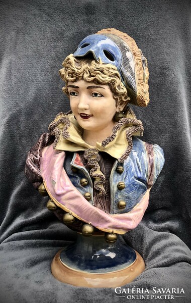A beautiful turn-of-the-century majolica female bust!