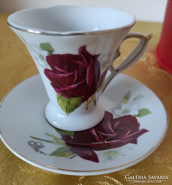 Rózsa mintás porcelán kávés szett aranyozott dekorral szív alakú díszdobozban