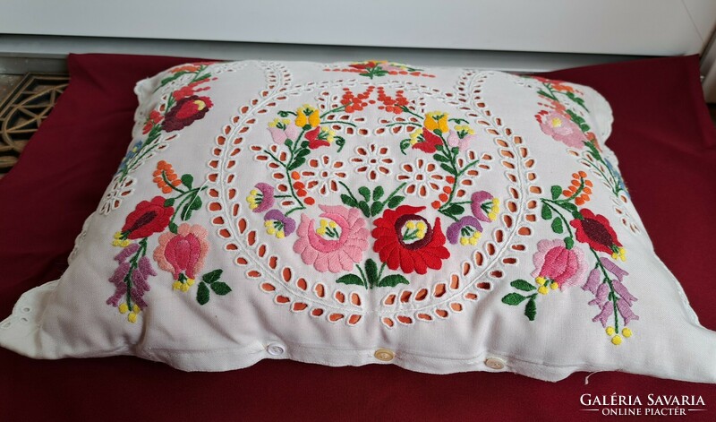 Embroidered floral pillow cover pillow decorative pillow cover nostalgia piece, collector's beauty